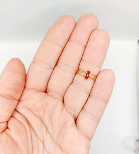 Bague 51.5 Bague antique or rose, rubis synthétiques et perles 58 Facettes A05426