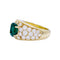 Bague or jaune, émeraude ovale et pavage diamants.