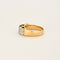 Bague 57 Bague jonc or jaune et gris, centrée d'un saphir 58 Facettes