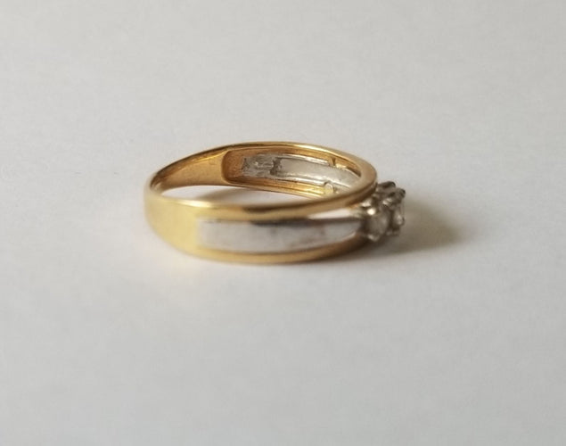 54 Bague or jaune et blanc, diamants 58 Facettes