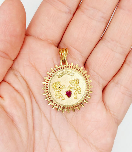 Pendentif Pendentif médaille d'amour or rose, angelots articulés "Il Bat Pour Toi" et rubis synthétique 58 Facettes A05878