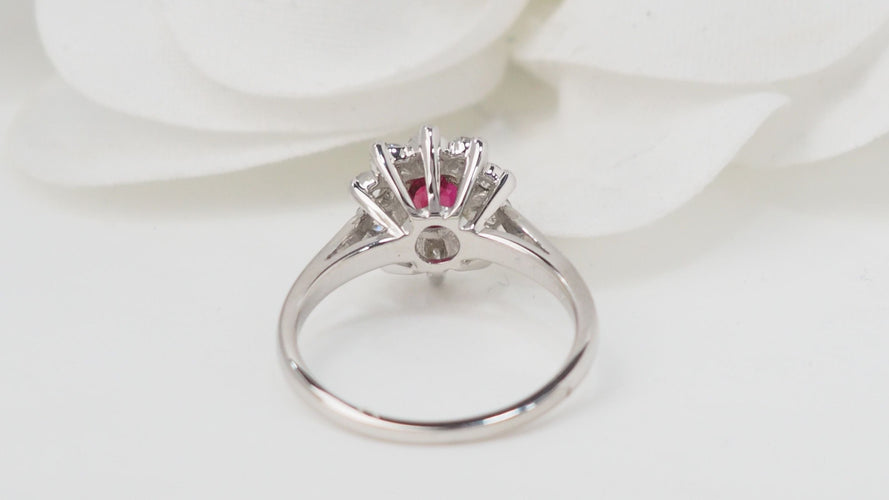 Bague 53 Bague marguerite en or blanc, rubis et diamants 58 Facettes 31286