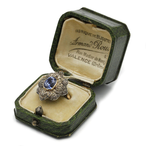 Bague 56 Bague - Or jaune argent, saphir et diamants. 58 Facettes 1055