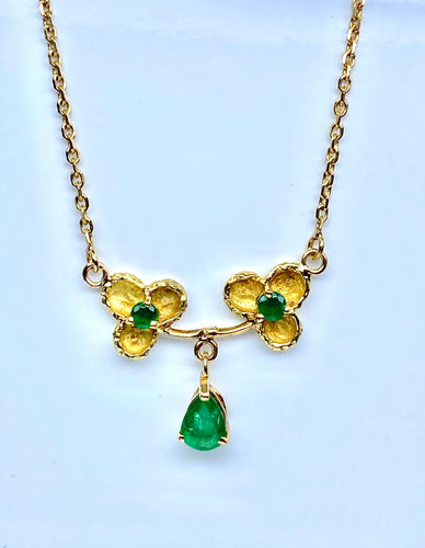 Collier Collier pendentif trilobé en or jaune 18 carats et émeraudes 58 Facettes AB675