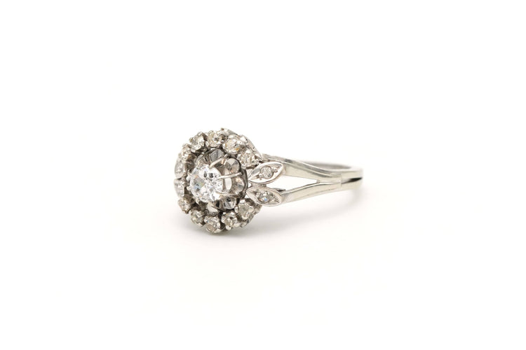 Bague 53 Bague Art Déco en or blanc sertie de diamants 58 Facettes 20158