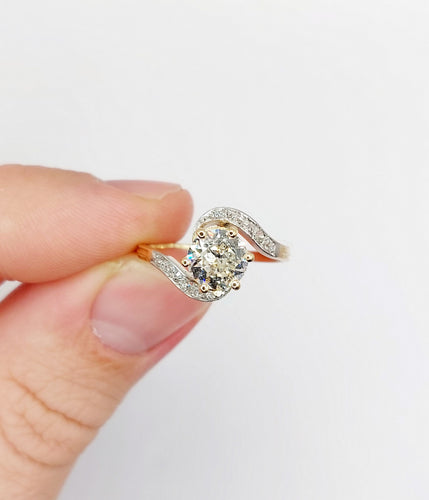 Bague 54.5 Bague tourbillon antique en or 18k et platine, diamant taille ancienne 1,35 ct 58 Facettes A06442