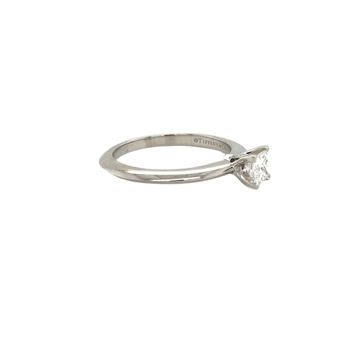 Bague Tiffany And Co - Bague en platine - Diamant taille princesse 58 Facettes 1.0000086/1