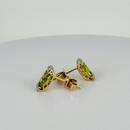 Boucles d'oreilles Boucles d'oreilles en or jaune, péridots ovales et diamants 58 Facettes 2511008