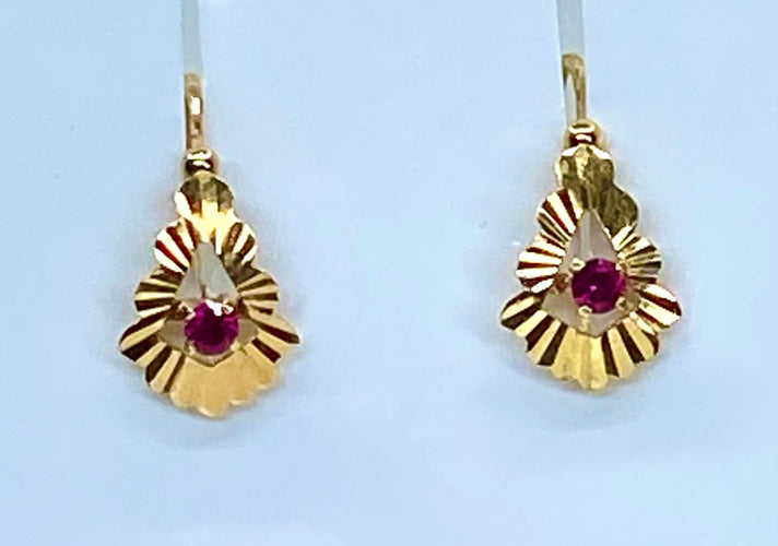 Boucles d'oreilles Boucles d’oreilles dormeuses en or jaune 18 carats et pierres rouges 58 Facettes AB677