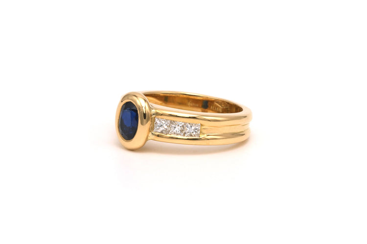 Bague 53 Bague contemporaine en or jaune 18 carats sertie d'un saphir et de diamants 58 Facettes 22093
