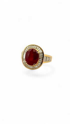 Bague 53 Bague en or jaune 18 carats rubis ovale et diamants baguettes 58 Facettes