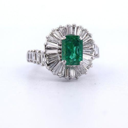 Bague 51 Bague en or blanc avec émeraude et diamants baguette 58 Facettes