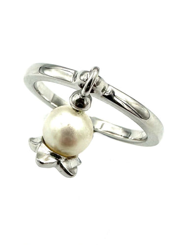 Bague 52 DIOR. Collection "Muguet", bague or blanc 18K et perle 58 Facettes