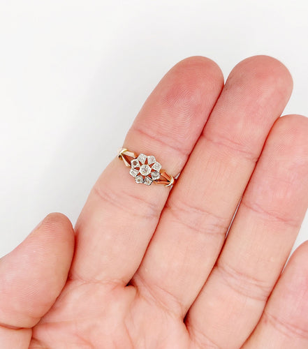 Bague 54 Ancienne bague marguerite or rose, diamants taille rose (circa 1900) 58 Facettes A05495