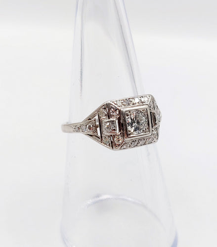 Bague 52 Bague tank art deco Platine diamant 0,25 carats entouré de diamants ronds (circa 1920) 58 Facettes A05355