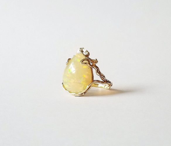 Bague 52 Bague or jaune 18k et Opale 58 Facettes