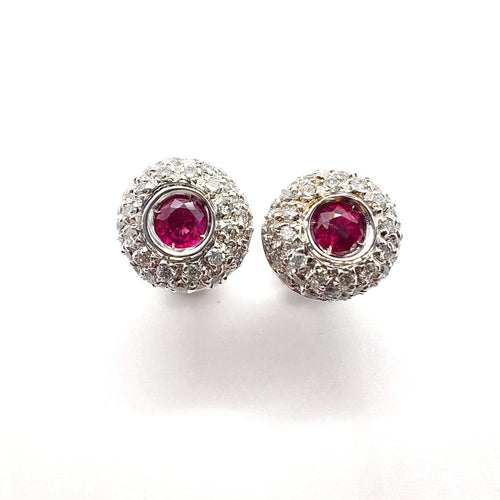 Boucles d'oreilles Paire de puces d'oreilles rubis et diamants 58 Facettes 36