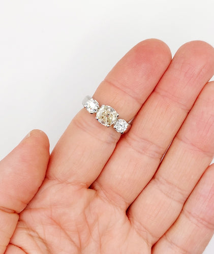 Bague 55 Bague jonc Art déco en platine et diamants (1,30 ct + 0,90 ct) 58 Facettes A06671