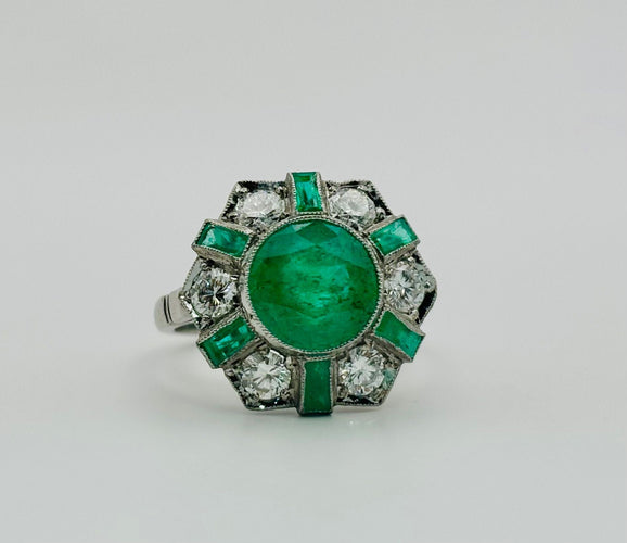 Bague Bague vintage en platine ornée d'émeraudes et de diamants 58 Facettes 50265