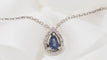 Collier Collier pendentif en or blanc, saphir et diamants 58 Facettes 31207
