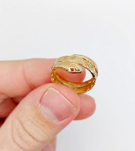 Bague 54.5 Bague serpent or rose finement tressée yeux rubis 58 Facettes A04370