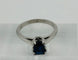 Bague Bague en or avec un saphir central 58 Facettes 50023