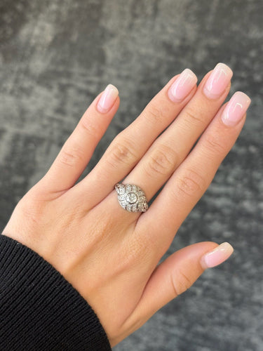 Bague ancienne or blanc 18K et diamants 0,75 ct