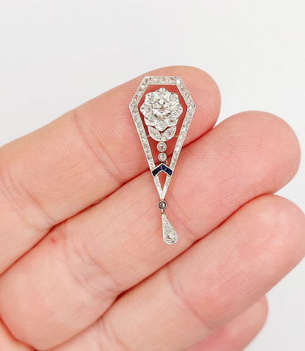 Pendentif Pendentif fleur Art déco en or blanc 18k avec diamants taille roses et saphirs 58 Facettes A06507