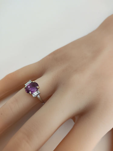 Bague 52 Bague saphir ovale entourée de diamants en or gris 18k 58 Facettes LP1805