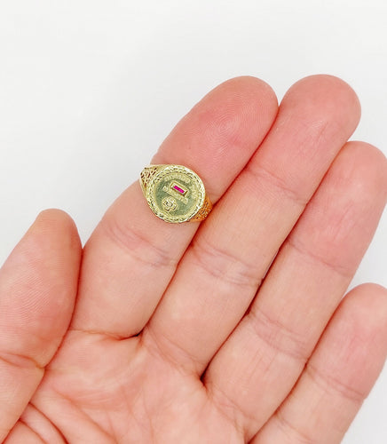 Bague 52 AUGIS - Bague médaille amour or jaune couronne de lauriers ornée de rubis et de diamant (circa 1958) 58 Facettes A04959