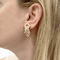 Boucles d'oreilles Clips d'oreilles O.J. PERRIN, or jaune, diamants, saphirs et émeraudes. 58 Facettes 34527