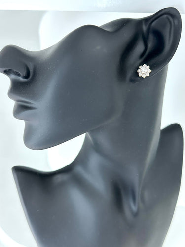 Boucles d'oreilles Boucles d'oreilles fleur en or jaune avec diamants certifié HRD 58 Facettes