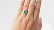 Bague 50 Bague en or blanc, émeraude de Colombie et diamants 58 Facettes 32633