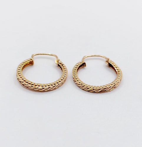 Boucles d'oreilles Créoles style Art Déco or rose finement travaillées (circa 1970) 58 Facettes A06262