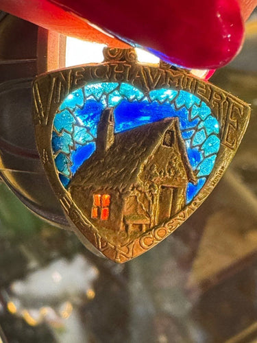Pendentif Médaille d'Amour- une Chaumière et un Coeur, or et émail 58 Facettes