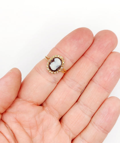 Bague 55.5 Bague marquise or jaune, camée sur agate, perles (circa 1900) 58 Facettes A04862