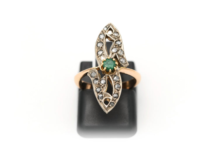 Bague 44 Bague en or jaune sertie d'une émeraude et de diamants 58 Facettes B578