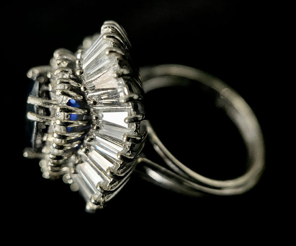 Bague 54 Bague Jupe avec saphir et diamants en baguette et brillant 58 Facettes