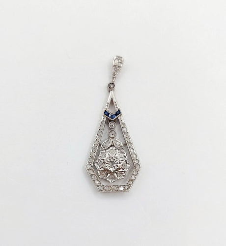 Pendentif Pendentif fleur Art déco en or blanc 18k avec diamants taille roses et saphirs 58 Facettes A06507
