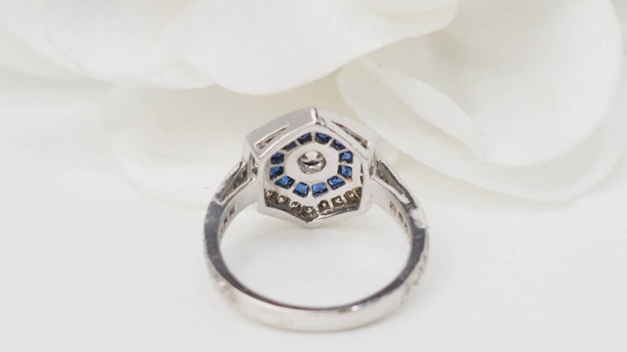Bague 53.5 Bague hexagonale, saphirs calibrés et diamants 58 Facettes 32645