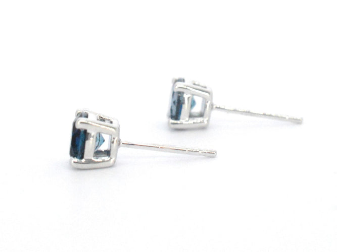 Boucles d'oreilles en or blanc avec topaze