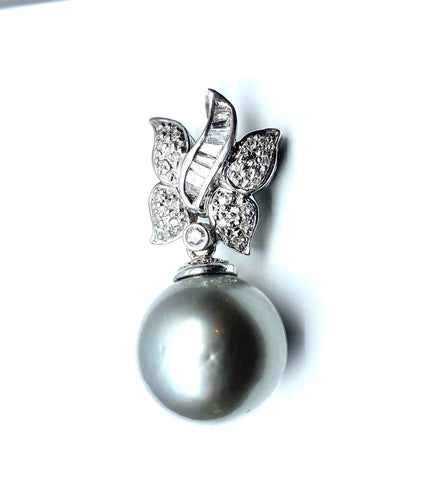 Pendentif Pendentif en or blanc, perle de Tahiti et diamants 58 Facettes AB606