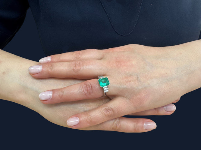 Bague 53 Bague émeraude et diamants en or blanc 18k 58 Facettes BAG.EMER.TE-1707