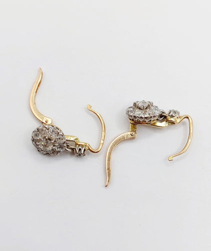 Boucles d'oreilles Dormeuses marguerite - Boucles d’oreilles en or 18k, platine et diamants 58 Facettes A06632