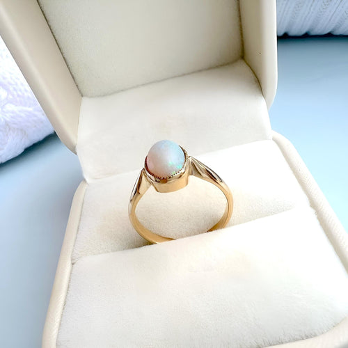 Bague 51 Bague ancienne or jaune et opale en cabochon 58 Facettes 1454
