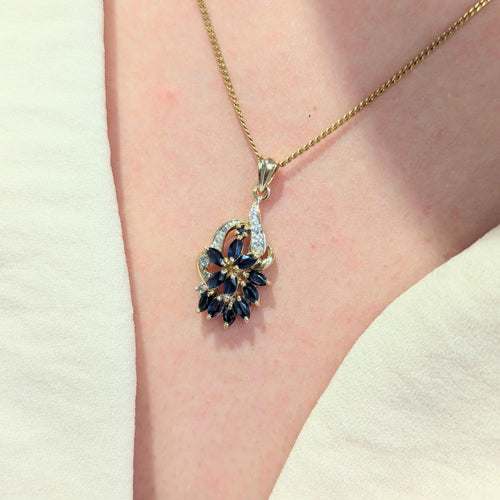 Pendentif Pendentif en or jaune saphirs et diamants 58 Facettes 30899