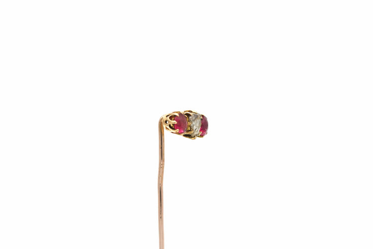 Broche Broche Napoléon III en or jaune sertie de rubis et d'un diamant taille rose 58 Facettes B704
