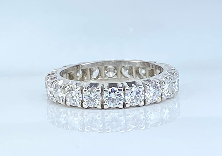 Alliance en or blanc 18 carats, 20 diamants 2,30 carats