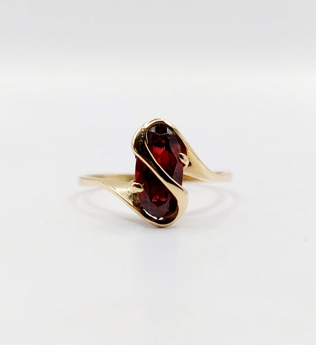 Bague 55.5 Bague vintage or 18k grenat ovale et monture moderniste 58 Facettes A05377