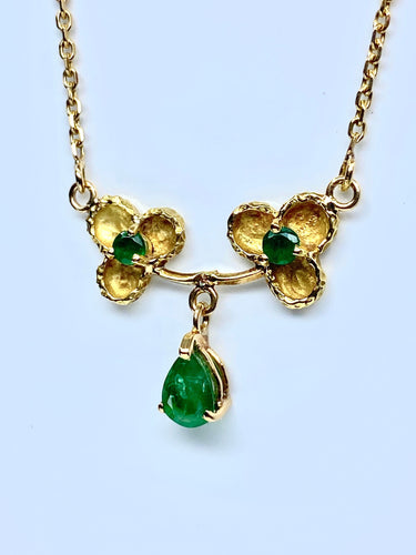 Collier Collier pendentif trilobé en or jaune 18 carats et émeraudes 58 Facettes AB675